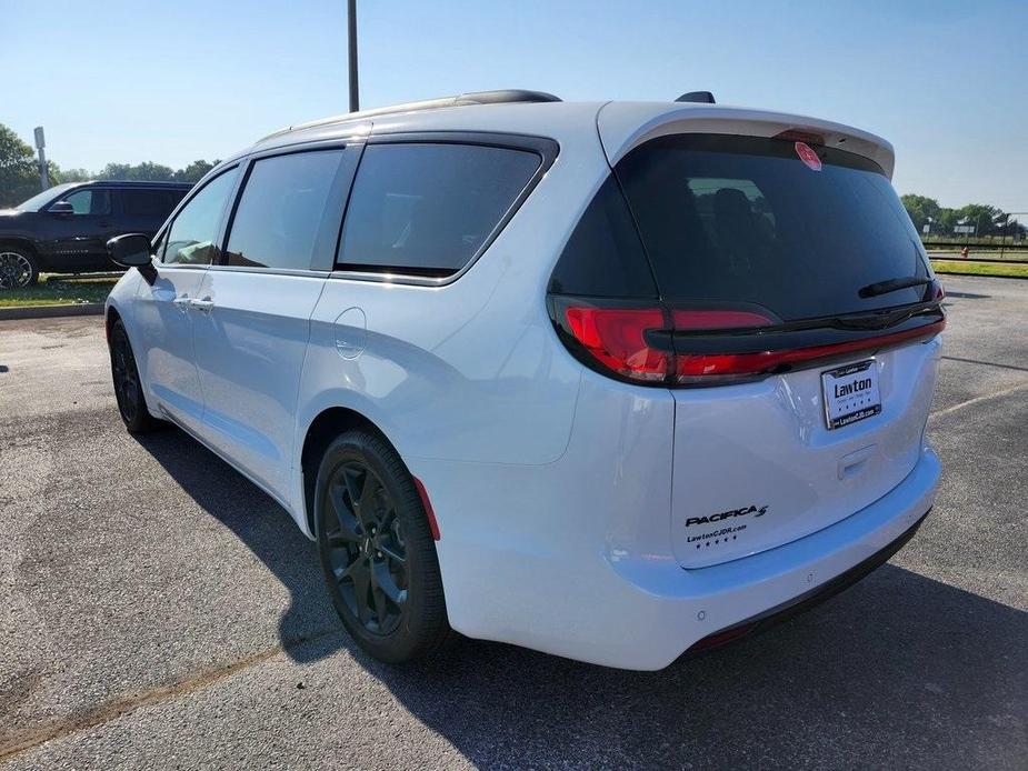 new 2024 Chrysler Pacifica car, priced at $39,995