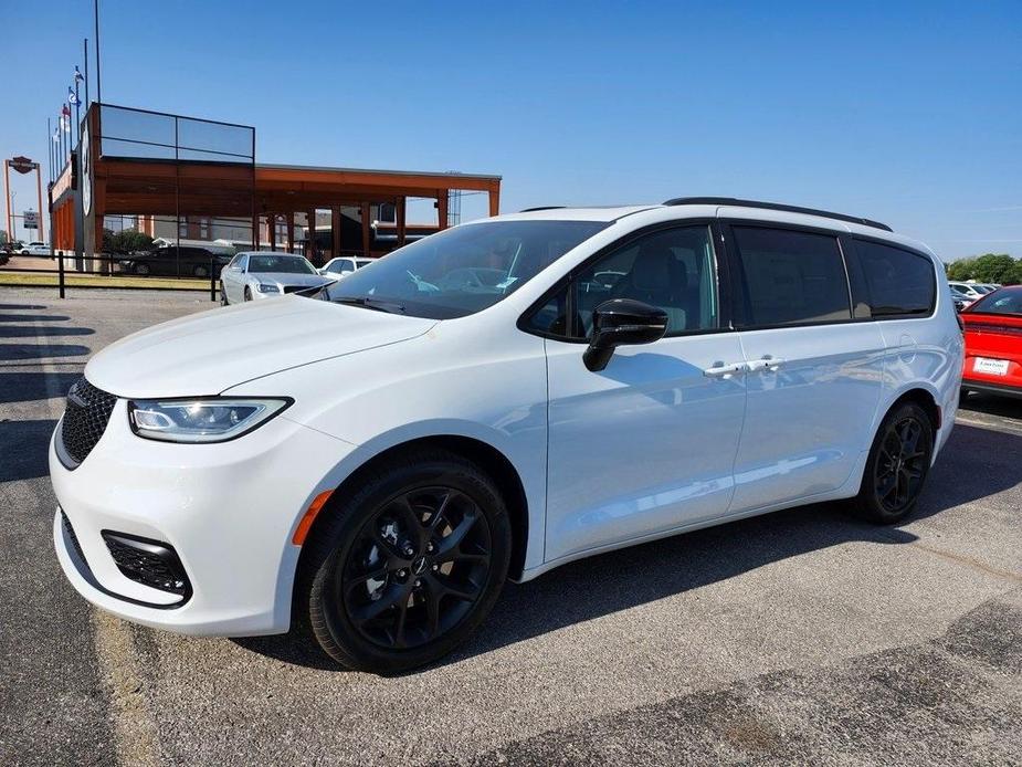 new 2024 Chrysler Pacifica car, priced at $39,995