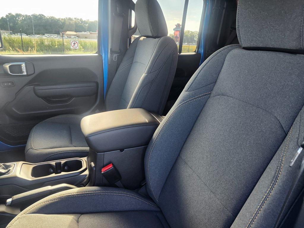 new 2025 Jeep Gladiator car, priced at $44,995