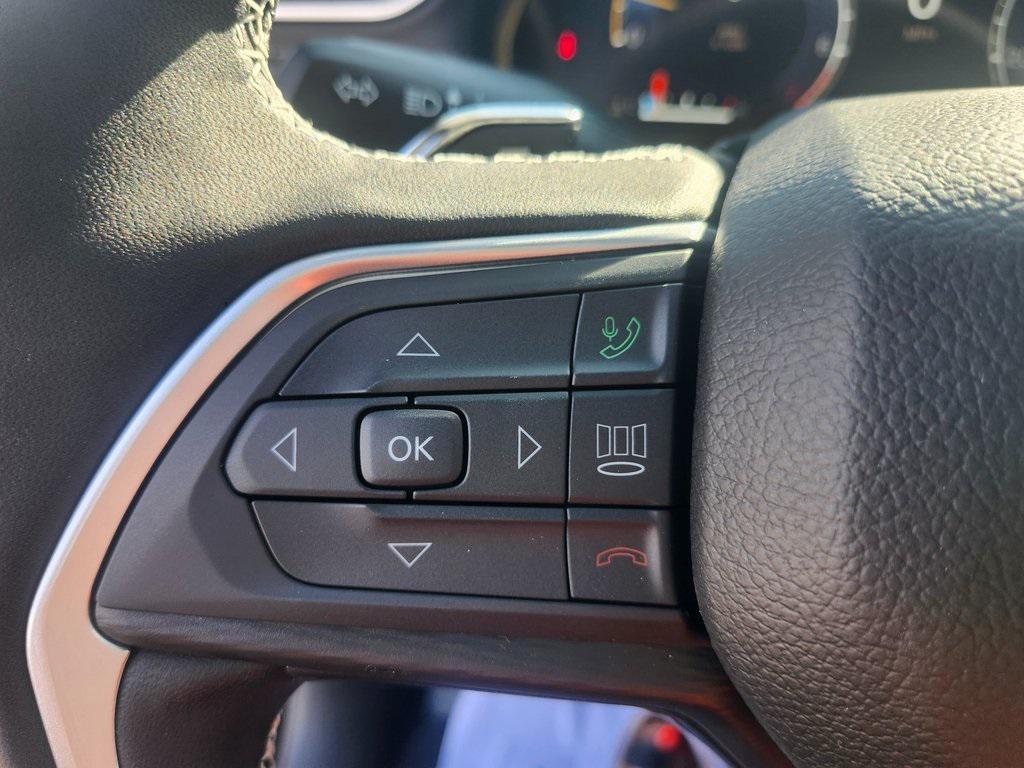 new 2025 Jeep Grand Cherokee car, priced at $40,995