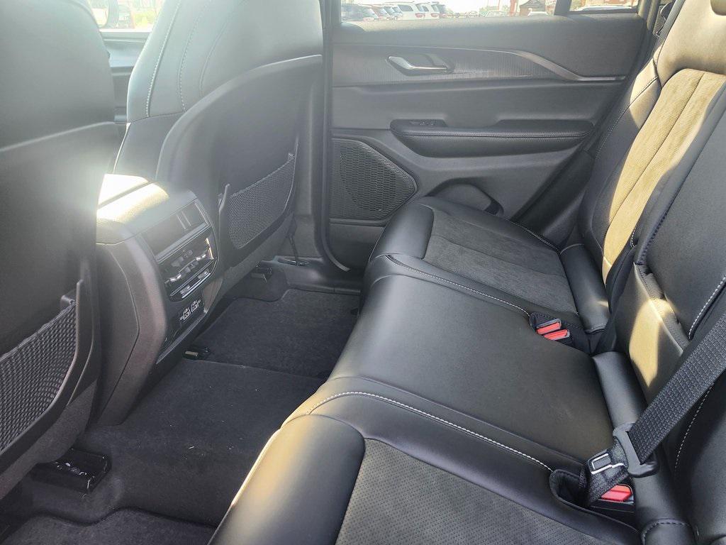 new 2025 Jeep Grand Cherokee car, priced at $40,995