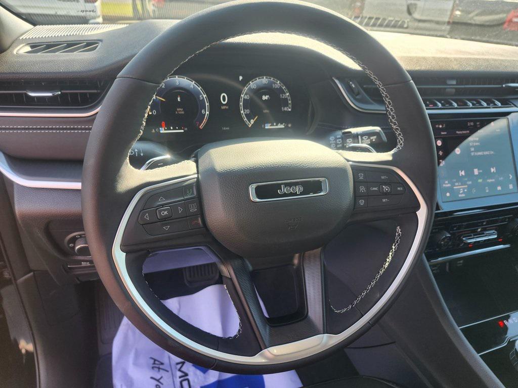 new 2025 Jeep Grand Cherokee car, priced at $40,995