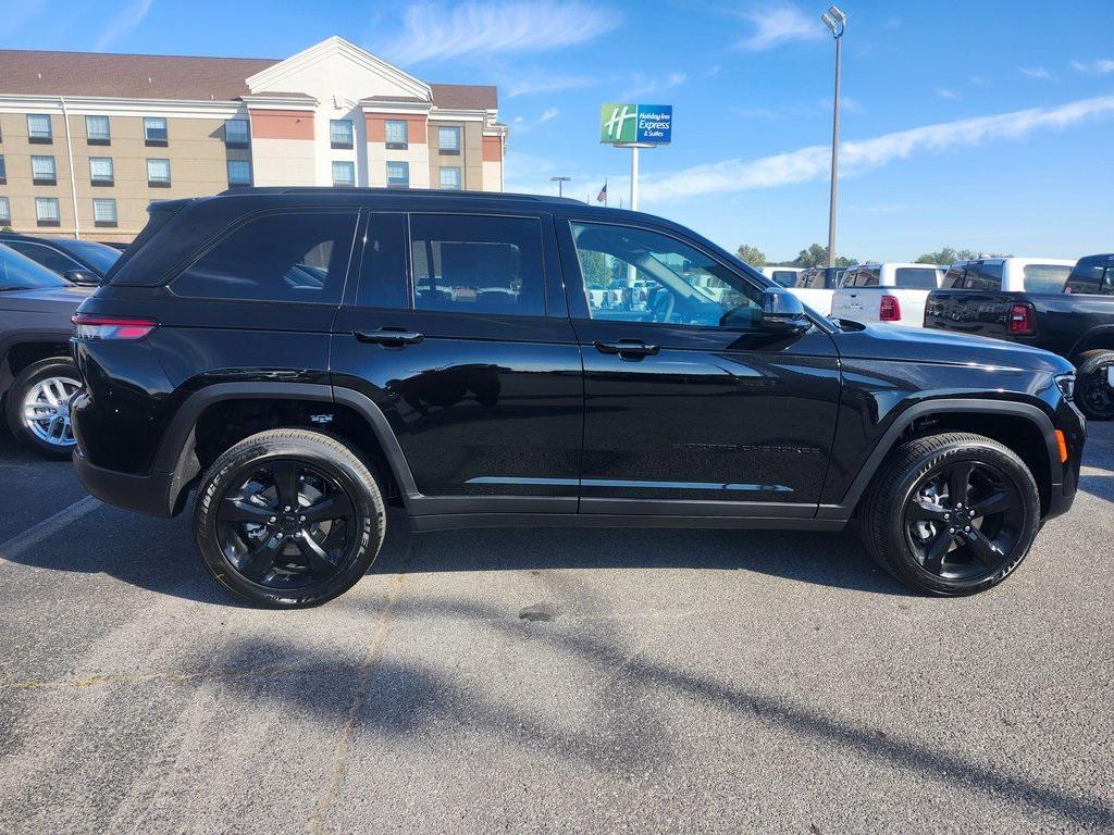 new 2025 Jeep Grand Cherokee car, priced at $40,995