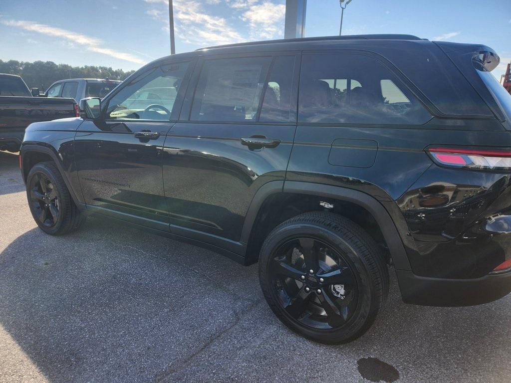 new 2025 Jeep Grand Cherokee car, priced at $40,995