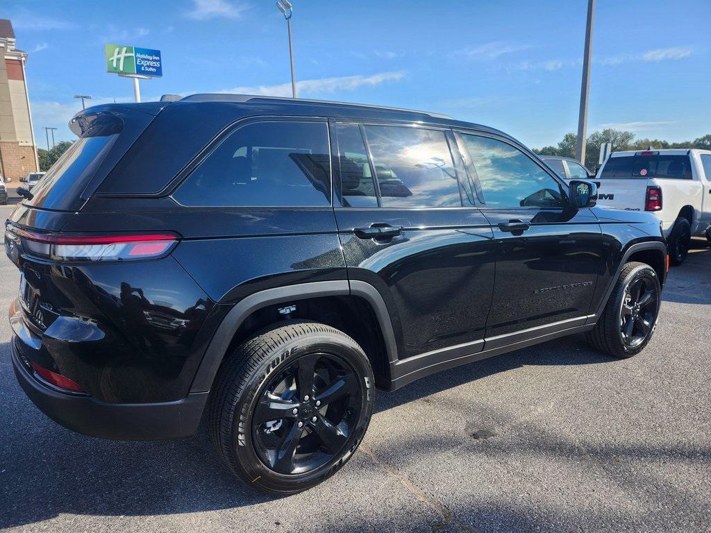 new 2025 Jeep Grand Cherokee car, priced at $40,995