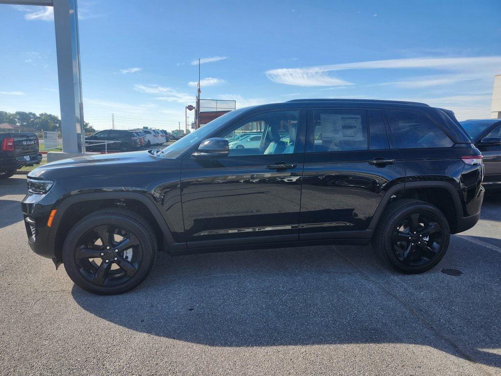 new 2025 Jeep Grand Cherokee car, priced at $40,995
