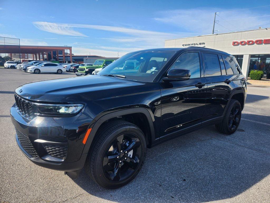 new 2025 Jeep Grand Cherokee car, priced at $40,995