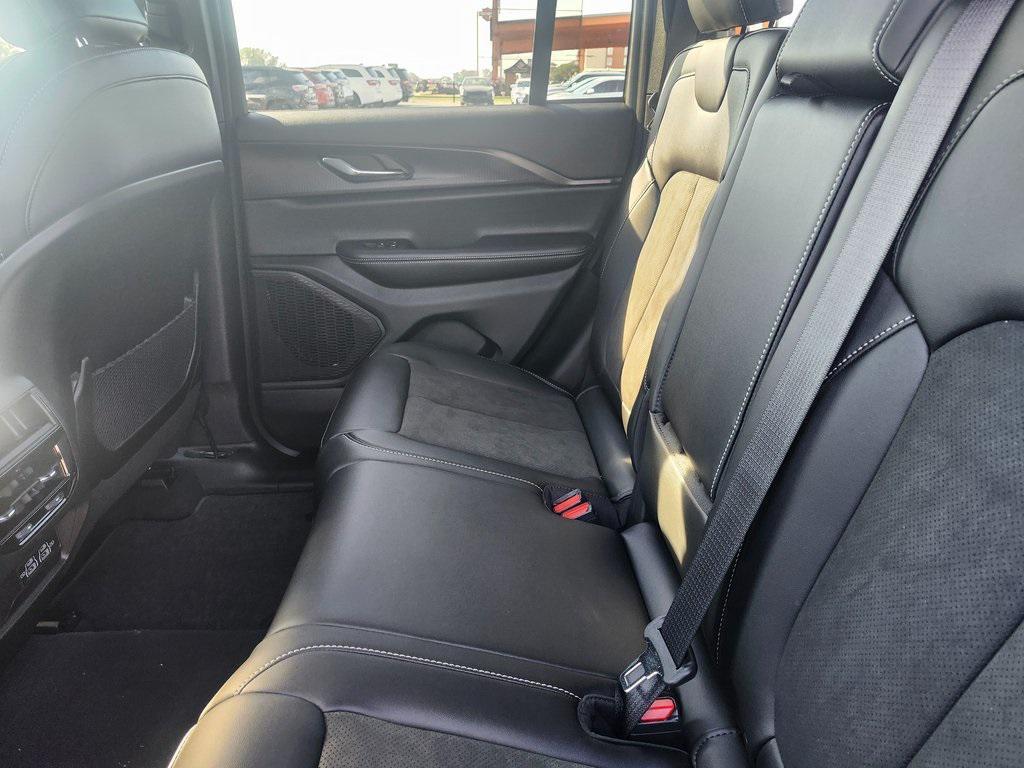 new 2025 Jeep Grand Cherokee car, priced at $40,995