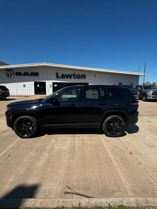 new 2024 Jeep Grand Cherokee car, priced at $44,995