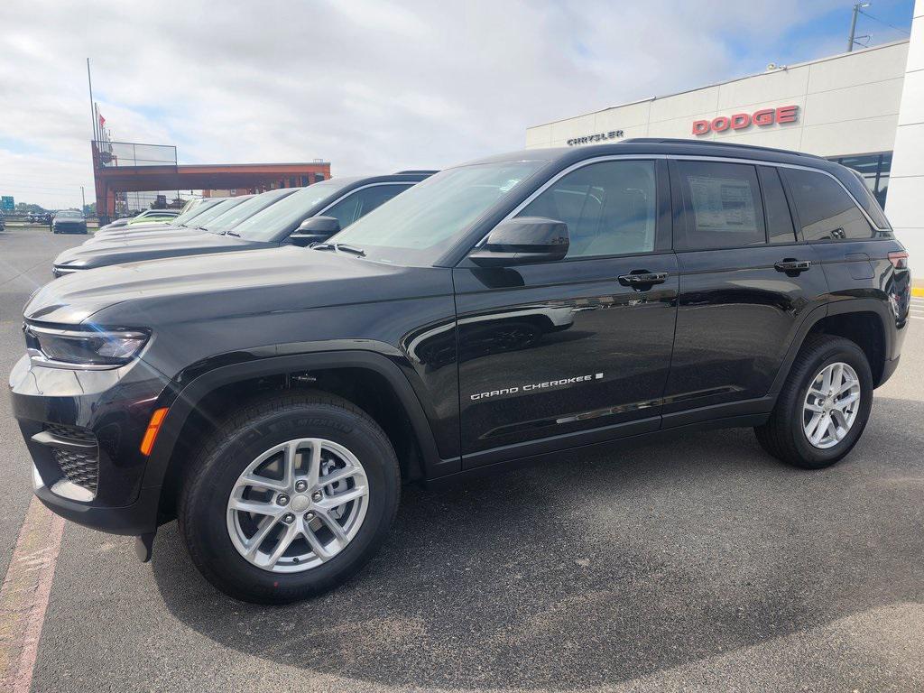 new 2025 Jeep Grand Cherokee car, priced at $35,995
