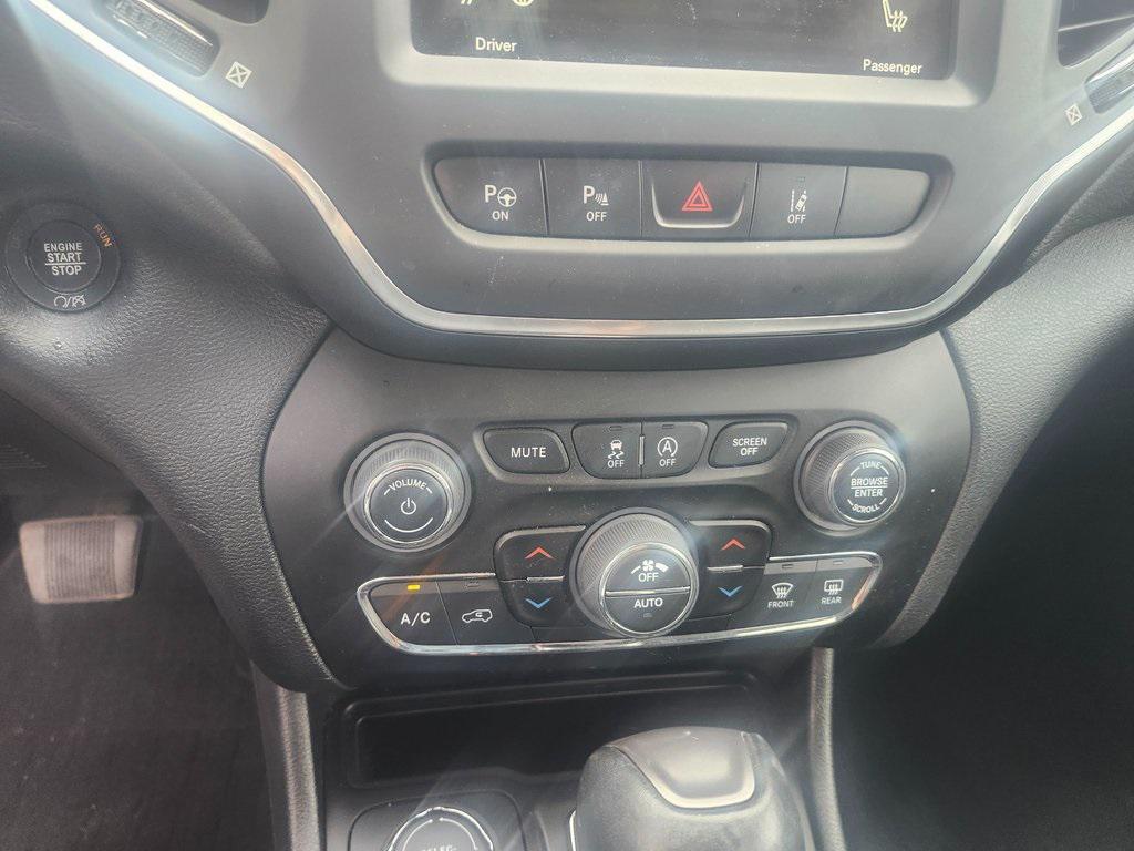 used 2023 Jeep Cherokee car, priced at $22,989