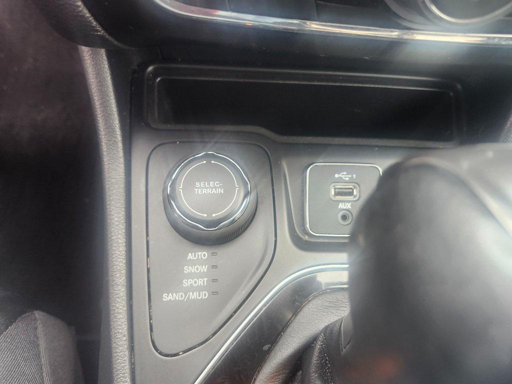 used 2023 Jeep Cherokee car, priced at $22,989