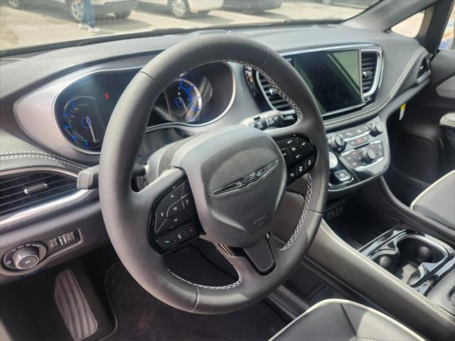 new 2025 Chrysler Pacifica Hybrid car, priced at $48,185