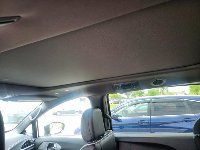 new 2025 Chrysler Pacifica Hybrid car, priced at $48,185