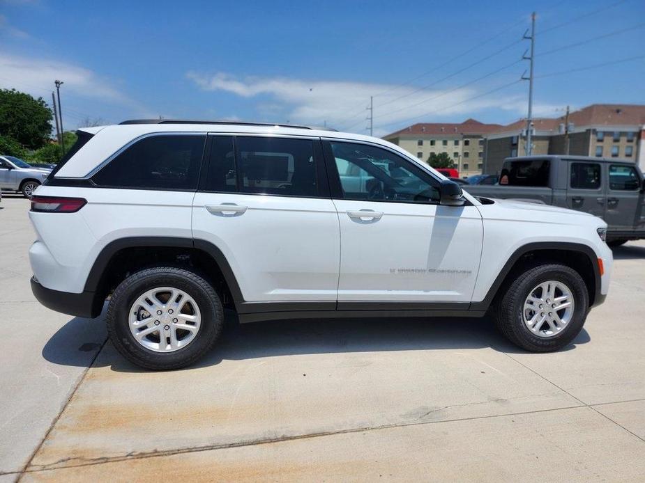 new 2024 Jeep Grand Cherokee car, priced at $35,995