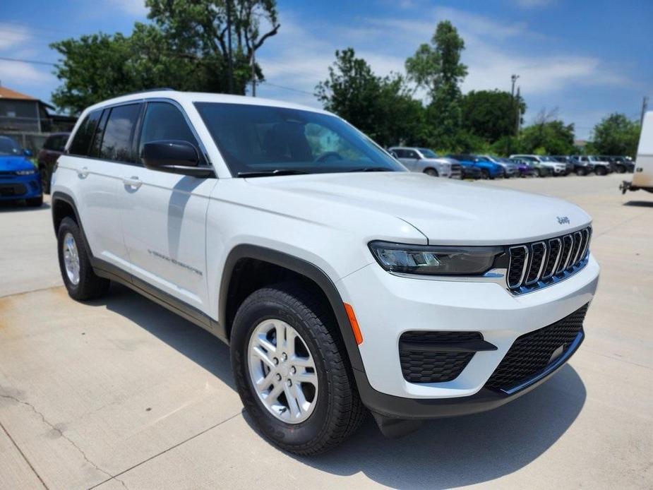 new 2024 Jeep Grand Cherokee car, priced at $35,995