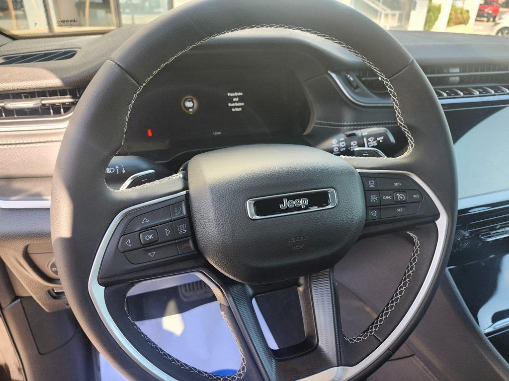 new 2025 Jeep Grand Cherokee car, priced at $35,995