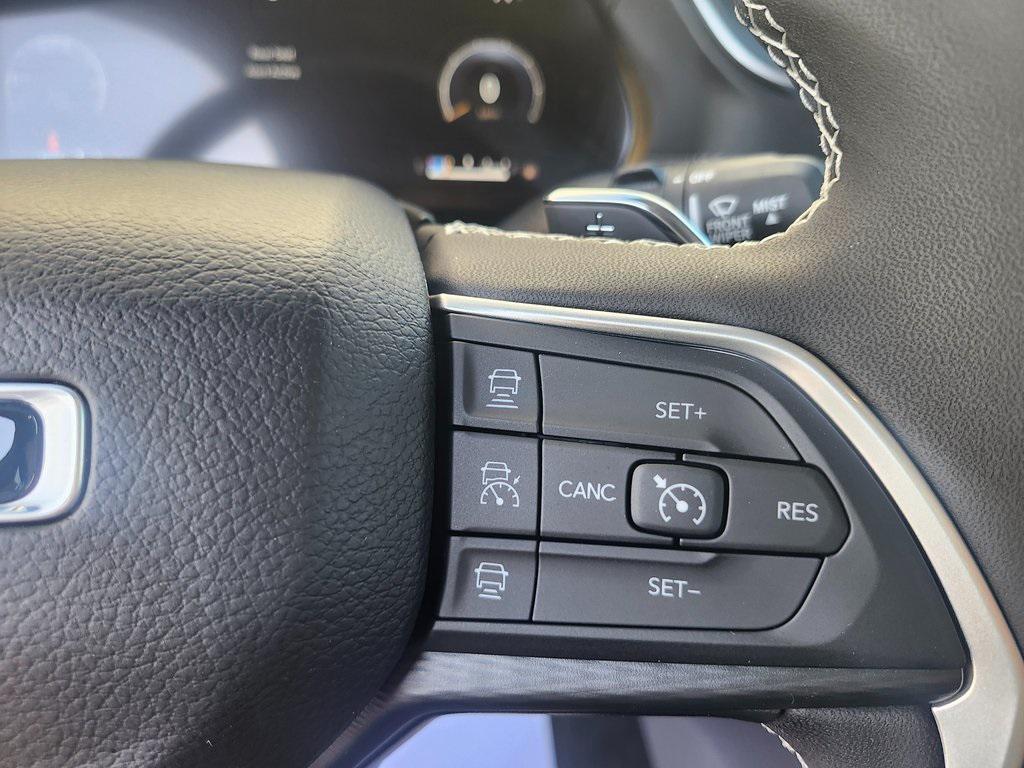 new 2025 Jeep Grand Cherokee car, priced at $35,995