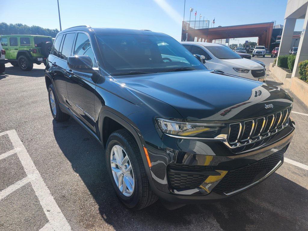 new 2025 Jeep Grand Cherokee car, priced at $35,995
