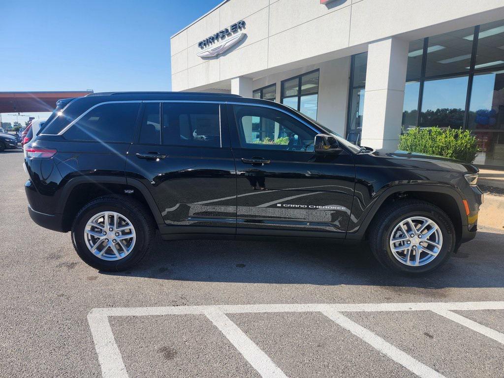 new 2025 Jeep Grand Cherokee car, priced at $35,995