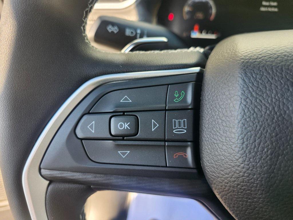 new 2025 Jeep Grand Cherokee car, priced at $35,995