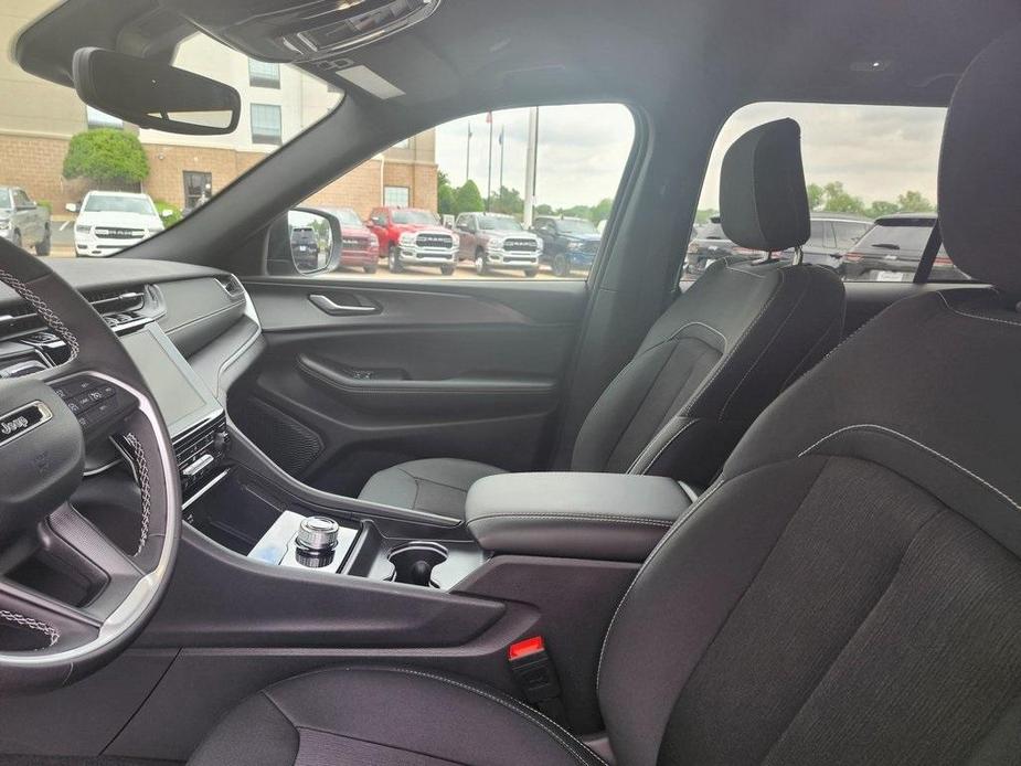 new 2024 Jeep Grand Cherokee car, priced at $33,994