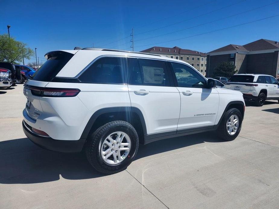 new 2024 Jeep Grand Cherokee car, priced at $35,995