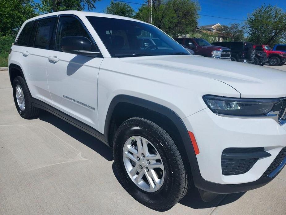 new 2024 Jeep Grand Cherokee car, priced at $35,995