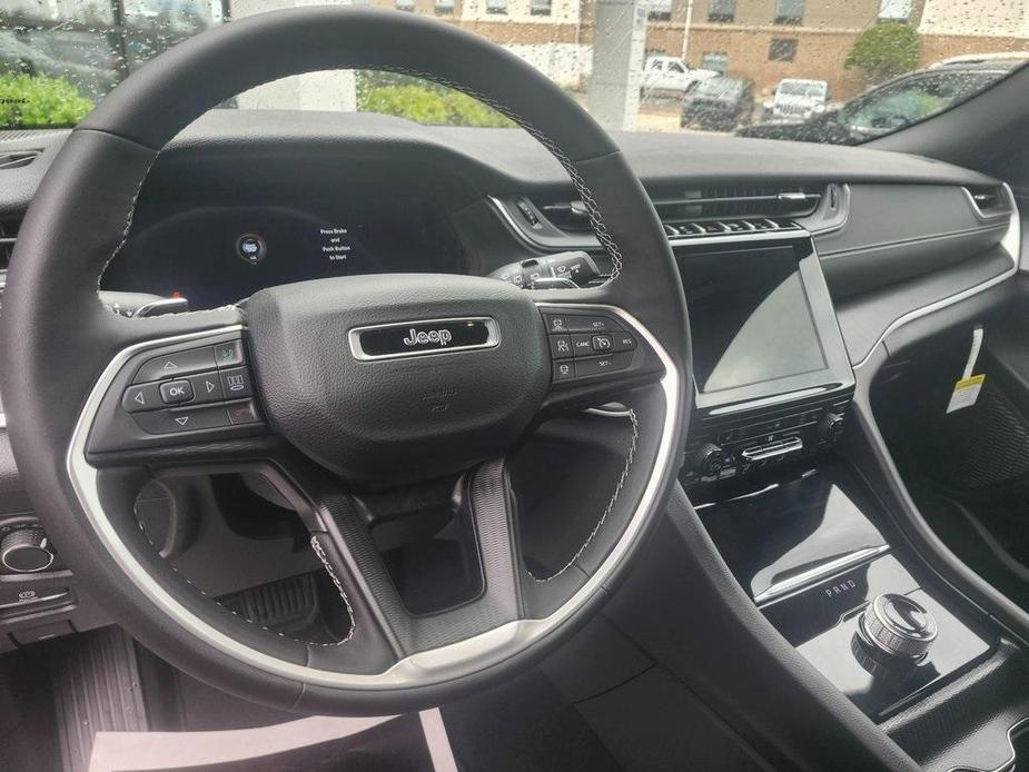 new 2024 Jeep Grand Cherokee car, priced at $35,995