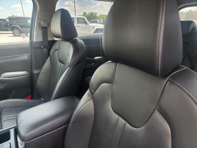 used 2024 Kia Sorento car, priced at $29,887