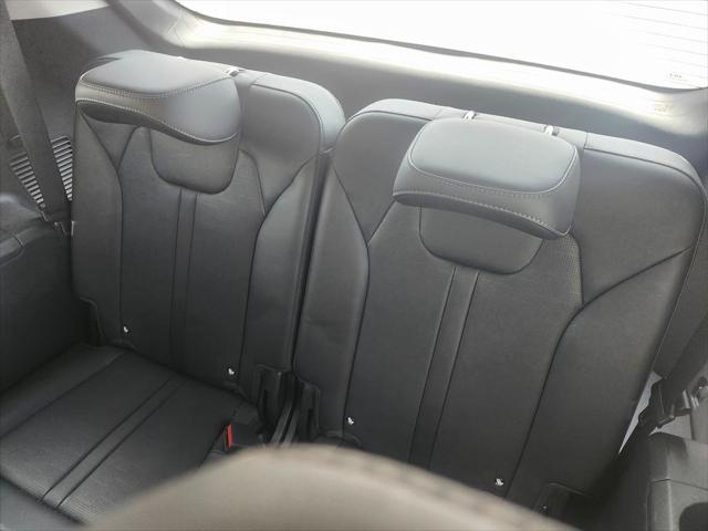 used 2024 Kia Sorento car, priced at $29,887