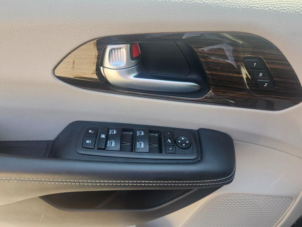 used 2023 Chrysler Pacifica car, priced at $27,790