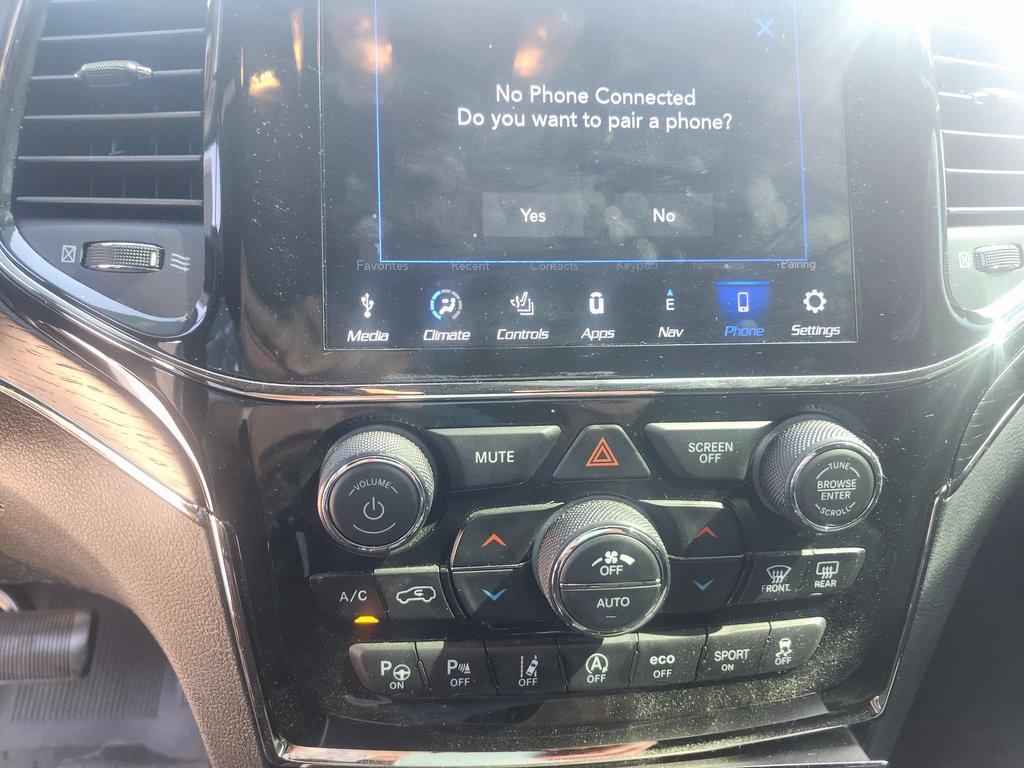 used 2024 Jeep Grand Cherokee car, priced at $35,120