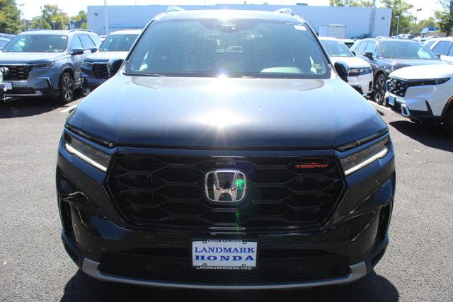 new 2025 Honda Pilot car, priced at $48,121