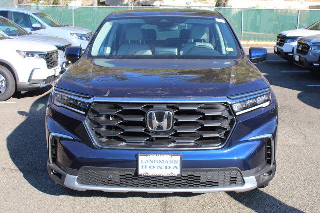 new 2025 Honda Pilot car, priced at $43,661