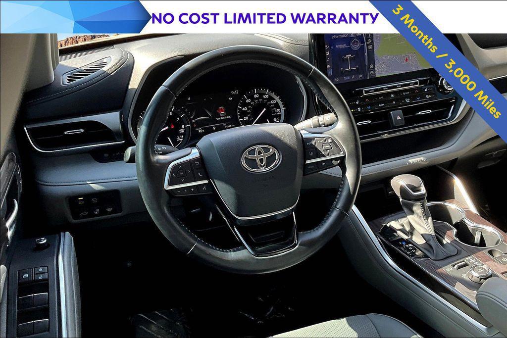 used 2021 Toyota Highlander car, priced at $30,995