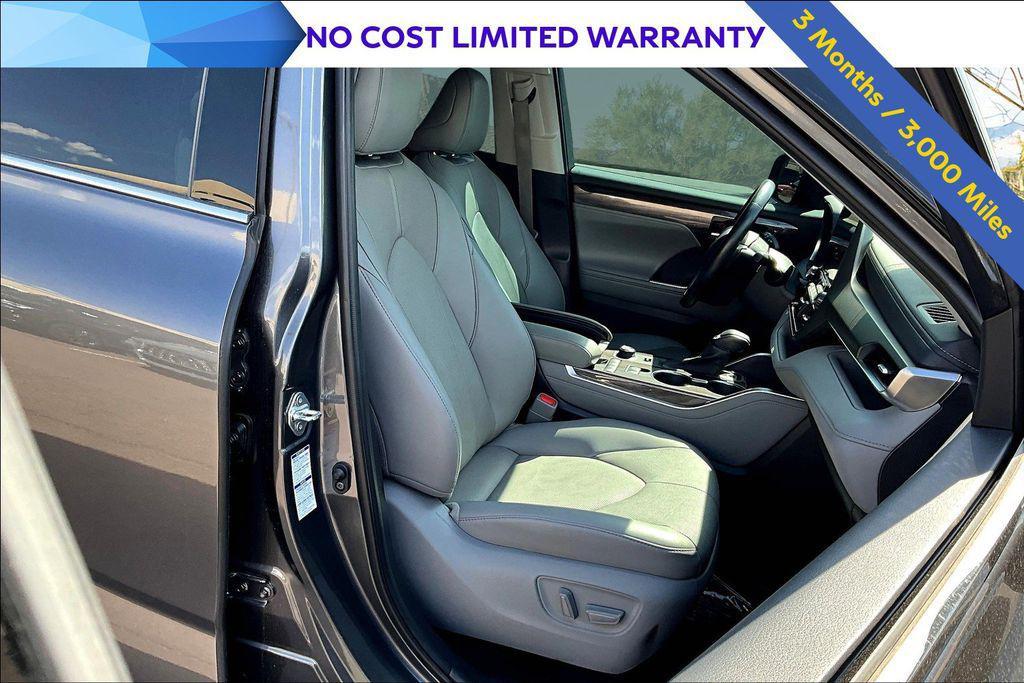 used 2021 Toyota Highlander car, priced at $30,995