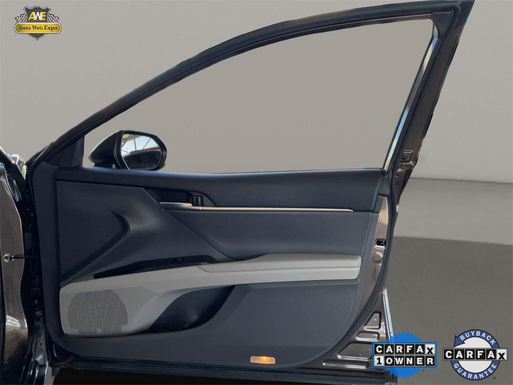 used 2018 Toyota Camry Hybrid car, priced at $19,999