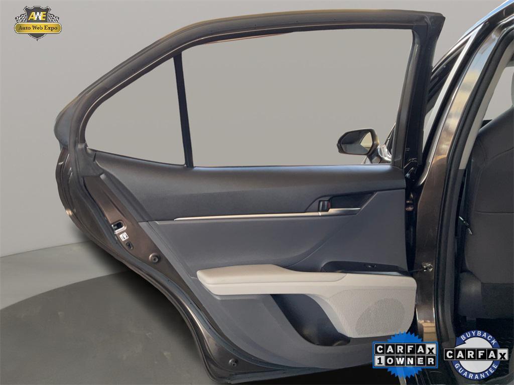 used 2018 Toyota Camry Hybrid car, priced at $19,999