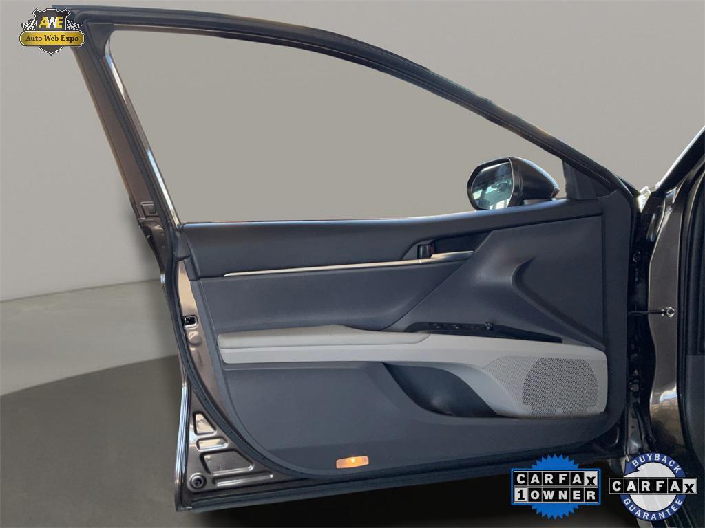 used 2018 Toyota Camry Hybrid car, priced at $19,999