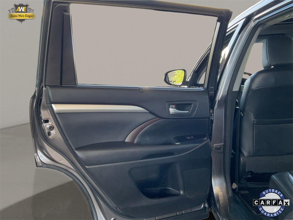used 2015 Toyota Highlander car, priced at $15,988