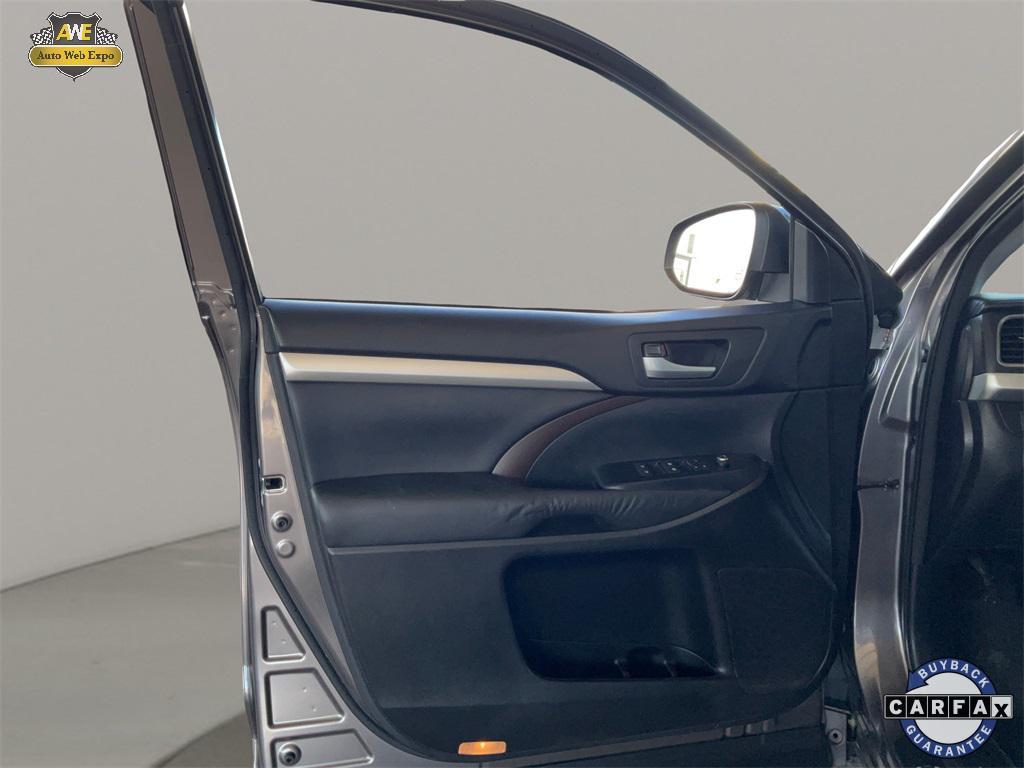 used 2015 Toyota Highlander car, priced at $15,988