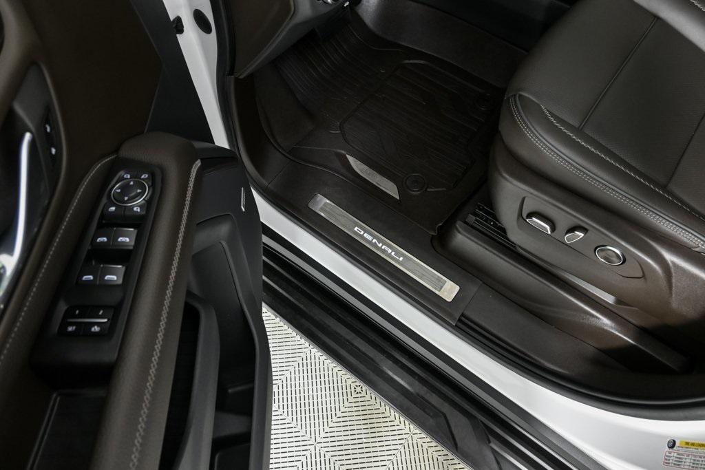 used 2021 GMC Yukon XL car, priced at $58,369