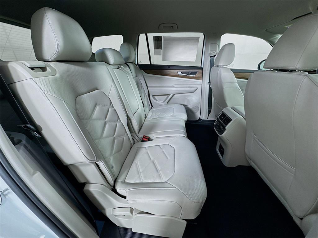 new 2025 Volkswagen Atlas car, priced at $45,116