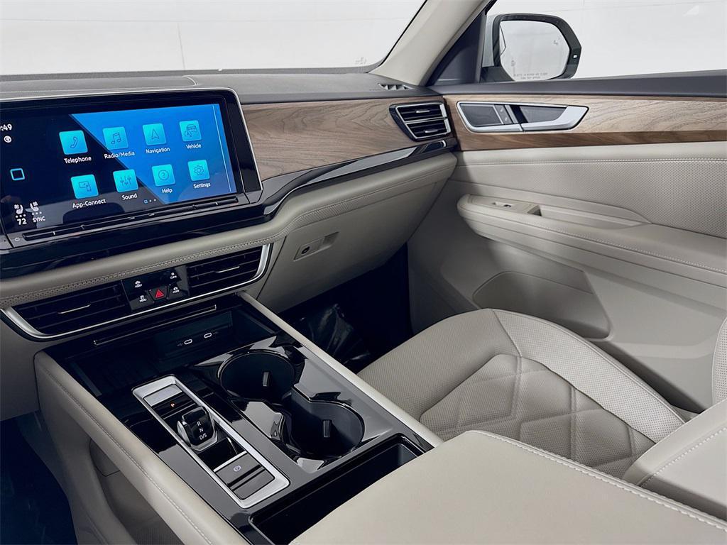 new 2025 Volkswagen Atlas car, priced at $45,116