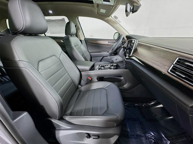 new 2025 Volkswagen Atlas car, priced at $48,828