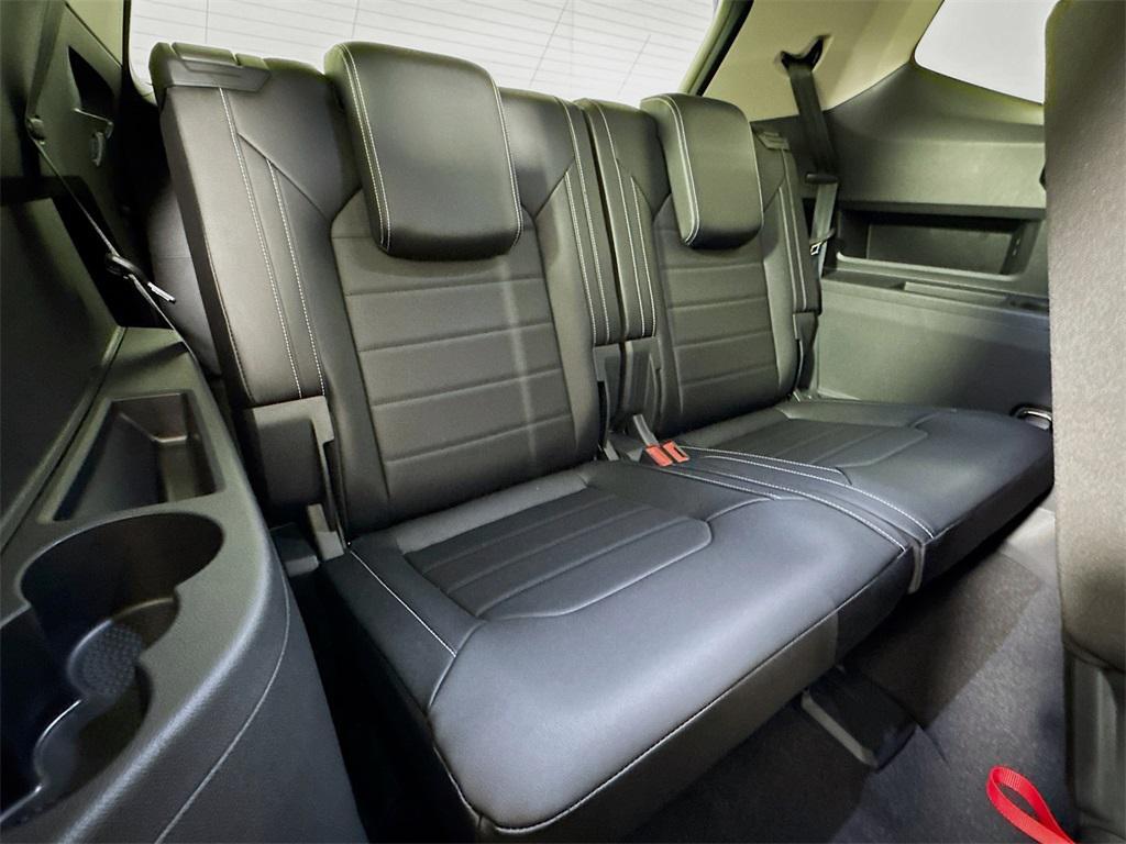 new 2025 Volkswagen Atlas car, priced at $48,328