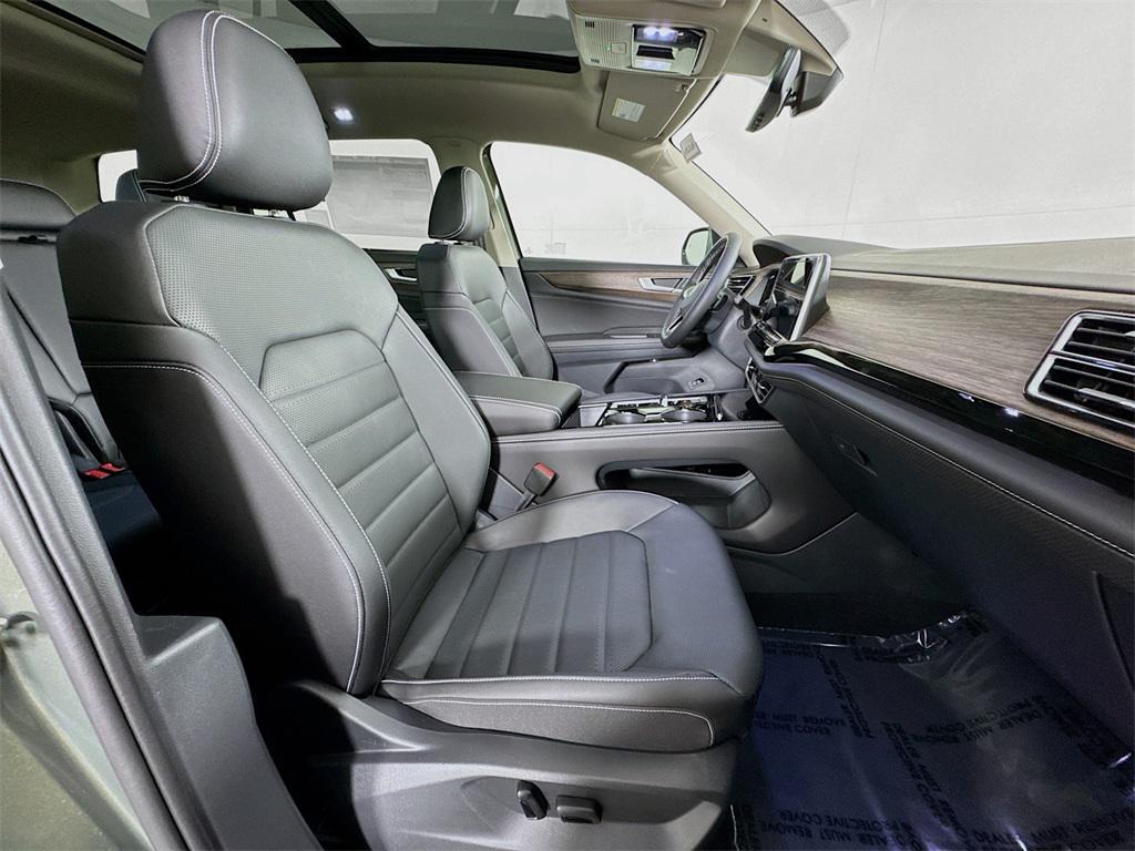 new 2025 Volkswagen Atlas car, priced at $49,072