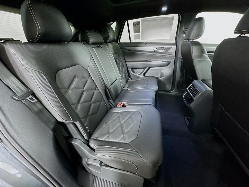 new 2025 Volkswagen Atlas Cross Sport car, priced at $45,103