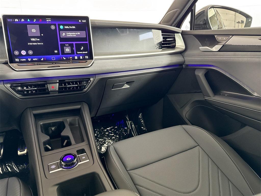 new 2025 Volkswagen Tiguan car, priced at $38,798